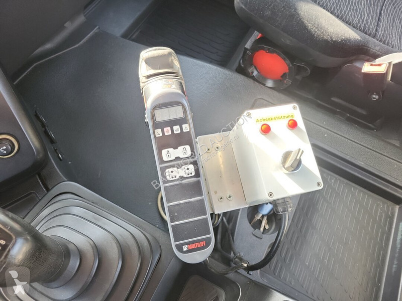 Lastbil Mercedes 3245