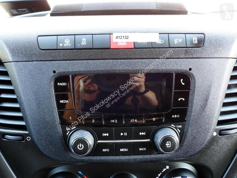 Véhicule utilitaire Iveco DAILY 70C18 PLANDEKA...