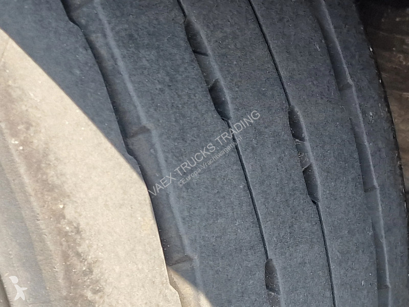 شاحنة Volvo 460 Berdex 3 deck livestock -...