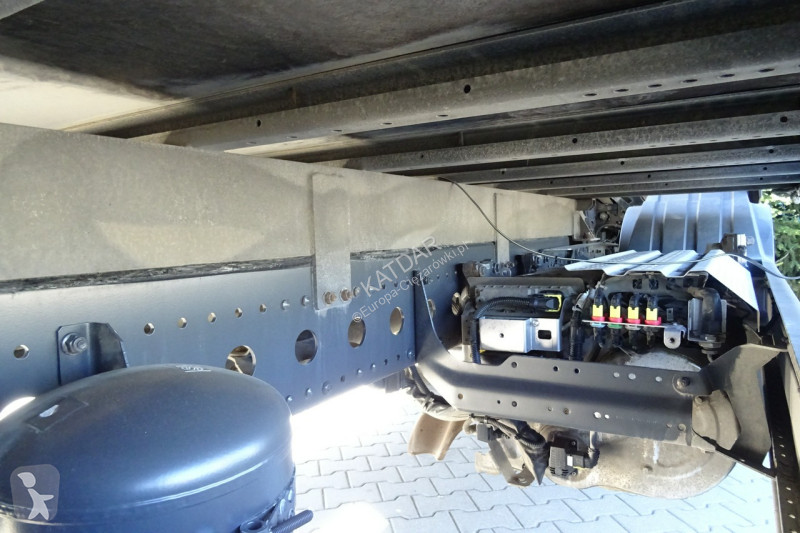 Камион Mercedes 1218 Euro 6 kontener 20pal...