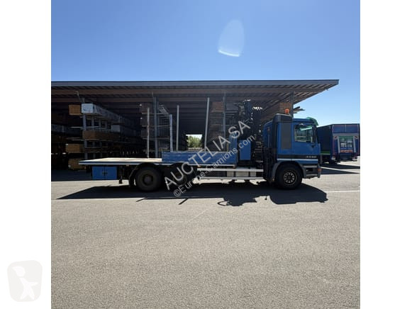 Vrachtwagen Mercedes 3340