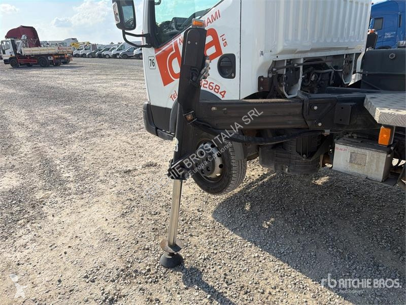 Camion Nissan PNT205 20 m on Nissan NT400...