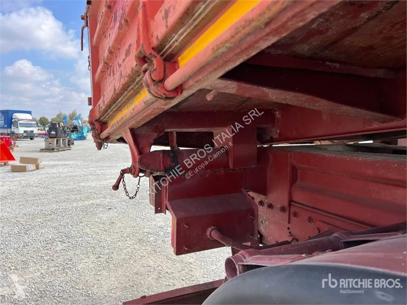 Camion Iveco Unic 6x2 T/A Dump Truck