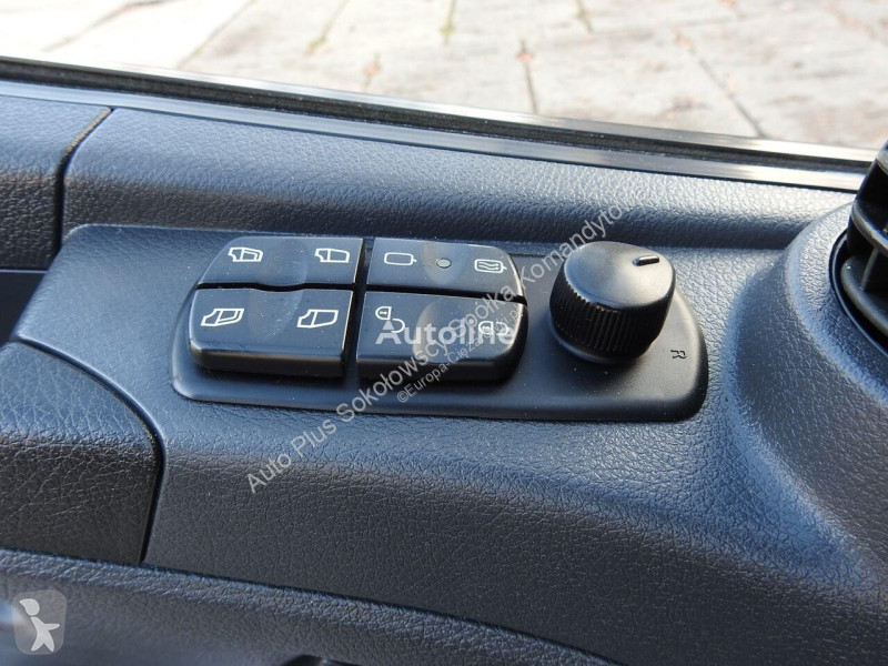 Camión Mercedes ATEGO 12.24 KONTENER CHŁODNIA...