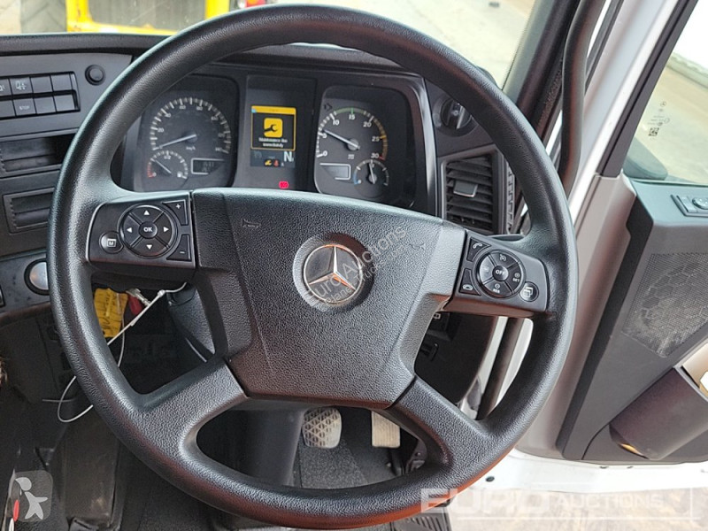 Kamion Mercedes 1832