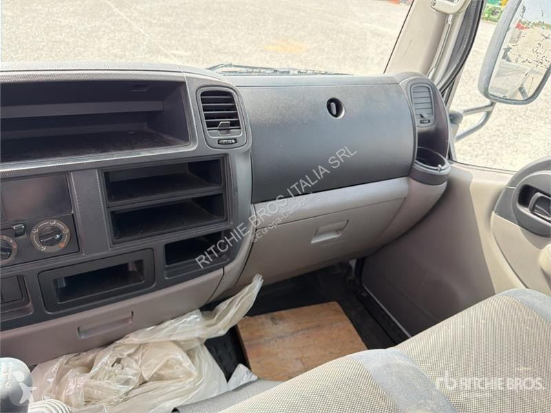Camión Nissan NT400