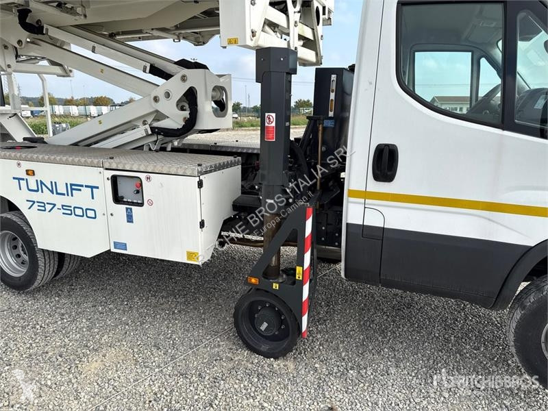 Camion Iveco Palfinger Tunlift 737-500 5 m on...
