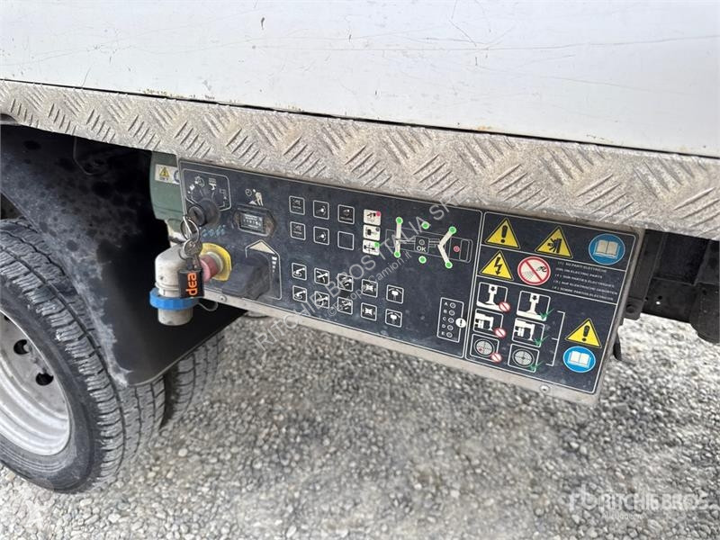 Camion  PNT205 NHD 18.1 m on Nissan Cabstar...
