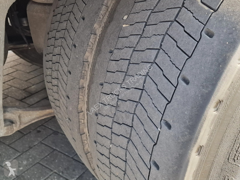 شاحنة Volvo 460 Berdex 3 deck livestock -...