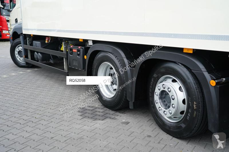 Vrachtwagen Mercedes / TANDEM