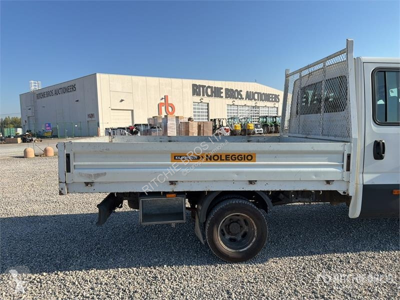 Furgoneta Iveco 35C17 Crew Cab Flatbed Truck