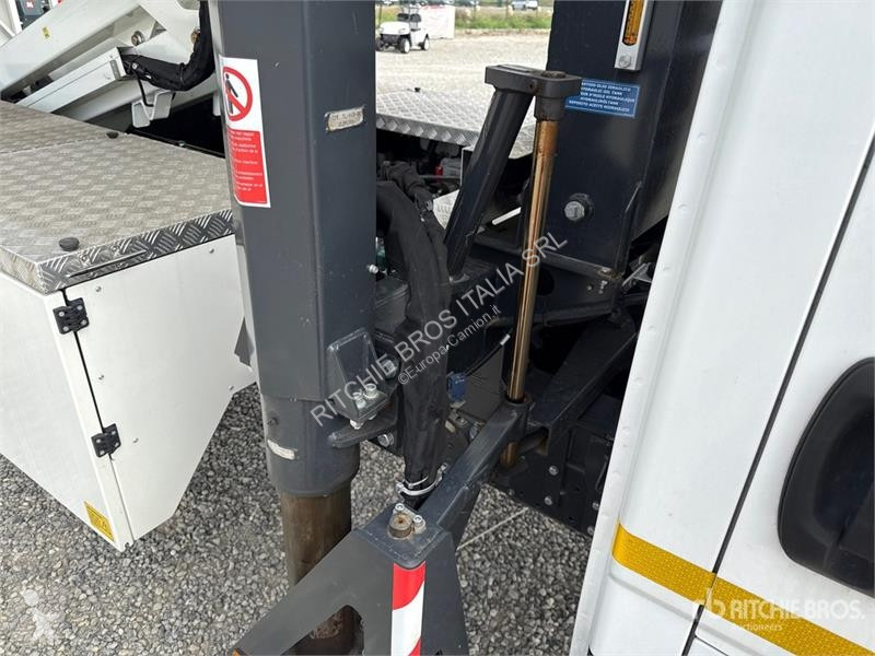 Camion Iveco Palfinger Tunlift 737-500 5 m on...