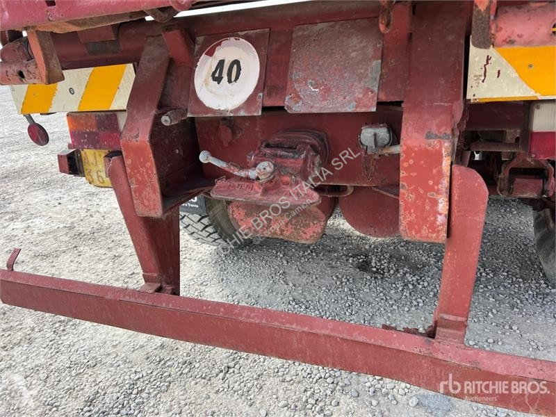 Camion Iveco Unic 6x2 T/A Dump Truck