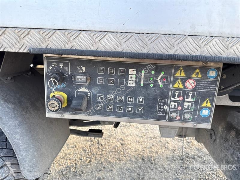 Camion Nissan Isoli PNT230 20.5 m on Nissan...