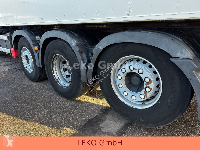 Teherautó Volvo 420 Liftachse