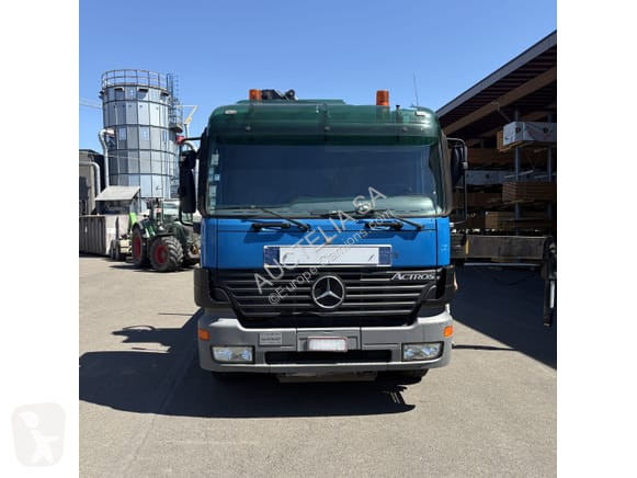 Vrachtwagen Mercedes 3340
