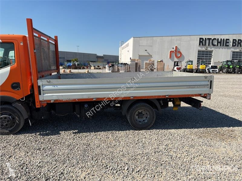 Furgoneta Nissan Flatbed Truck