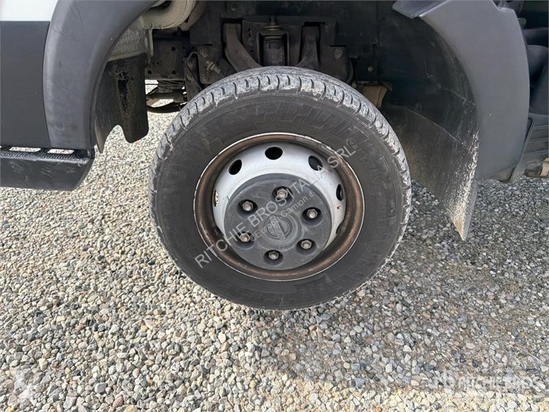 Kamion Nissan Multitel HX195 19.5 m on Nissan...