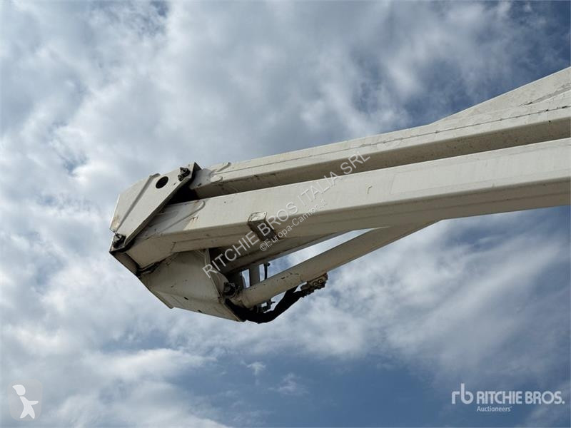 Camión Nissan P200A 17.8 m on Nissan Bucket Truck