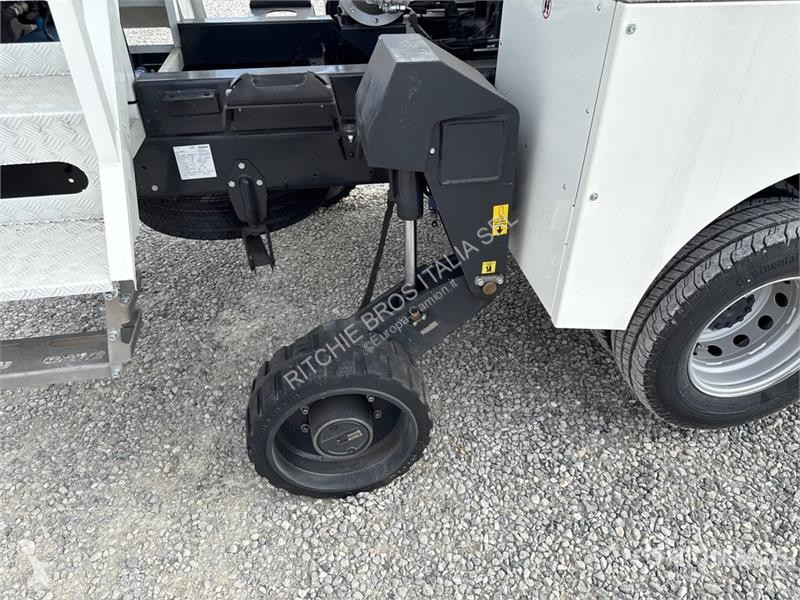 Camion Iveco Palfinger Tunlift 737-500 5 m on...