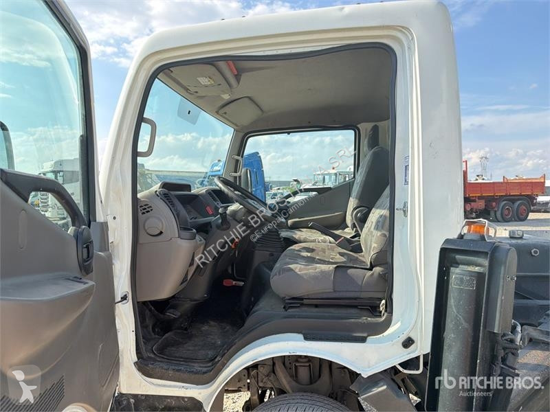 Camion Nissan PNT205 20 m on Nissan NT400...