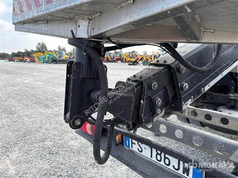 Camion Nissan Isoli PNT 230 20.5 m on Nissan...