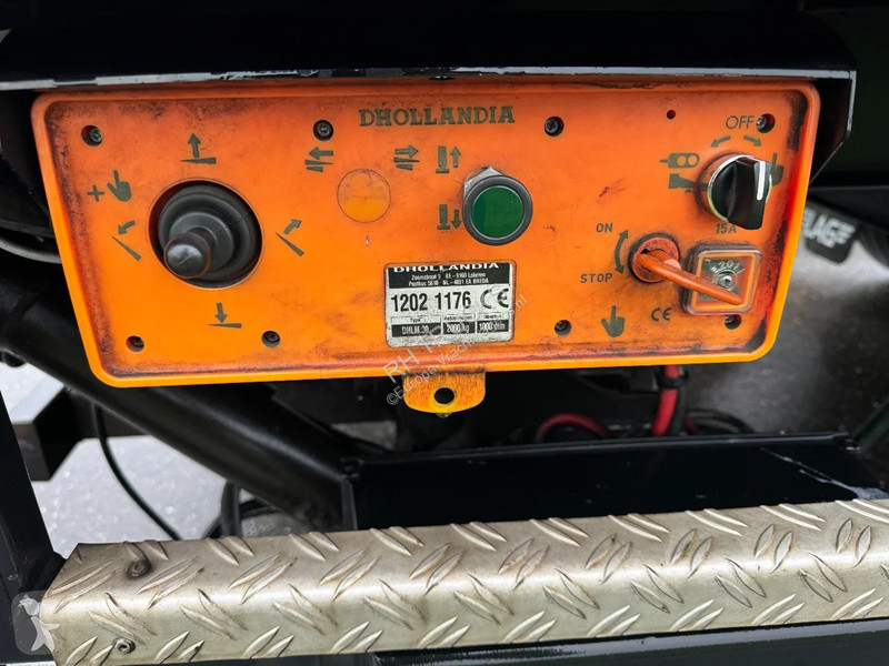 Kamion DAF 75310 4X2 + LAG HANGER DHOLLANDIA...