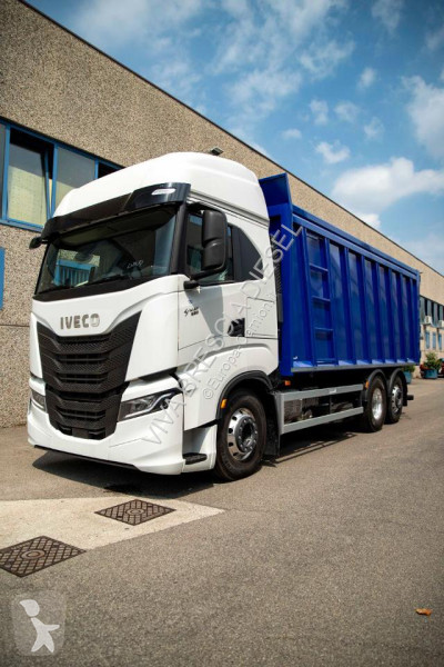 Vrachtwagen Iveco S WAY 260S53