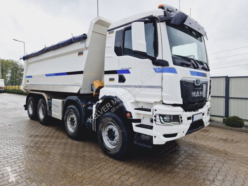 Camión MAN TGS 8x4 kipper