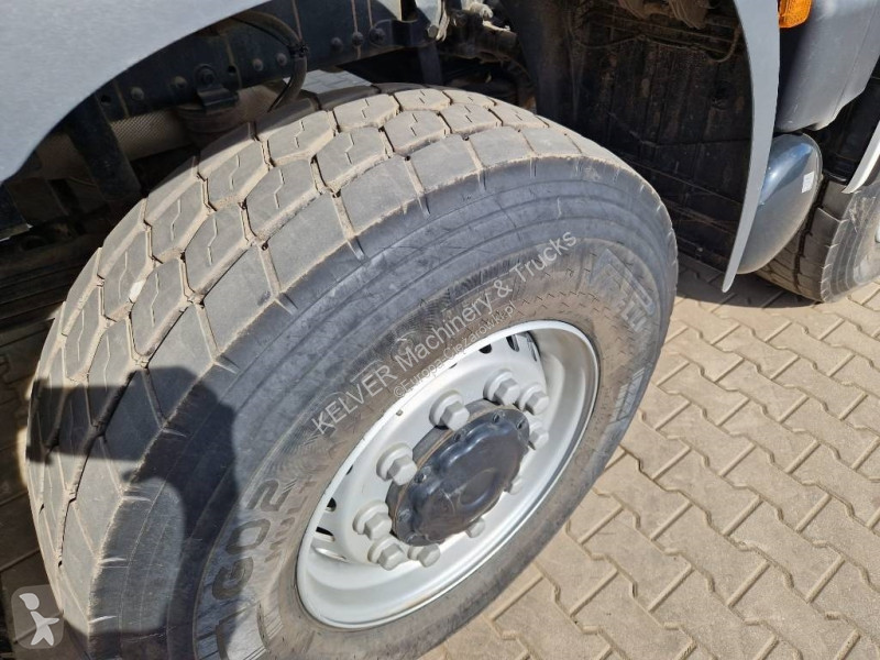 Kamion MAN TGS 8x6 kipper