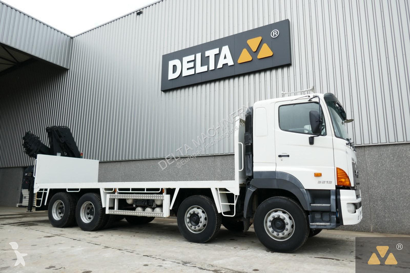 Camion Hino FY crane