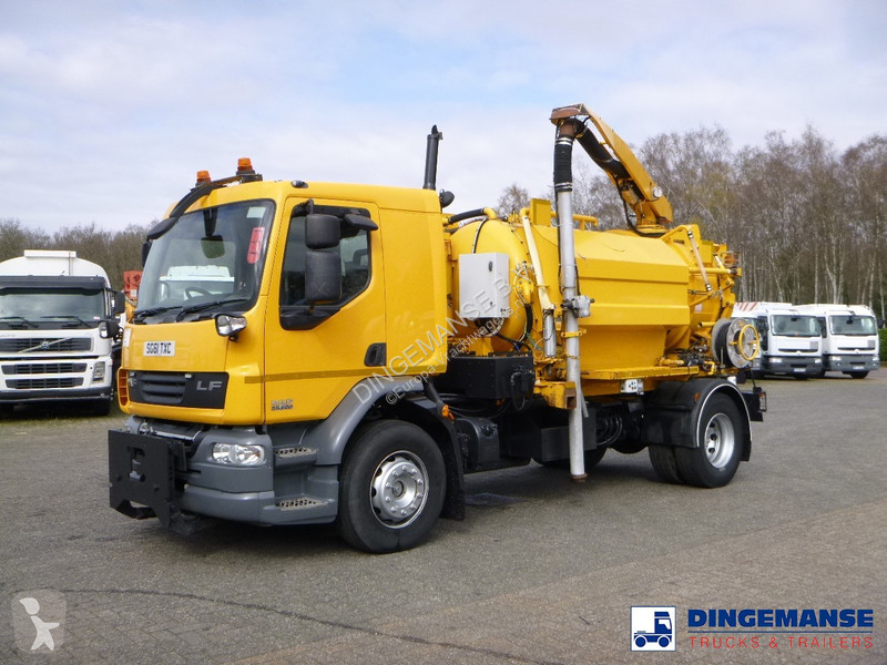 Camion DAF 55220 4x2 RHD Whale vacuum tank 7.5 m3