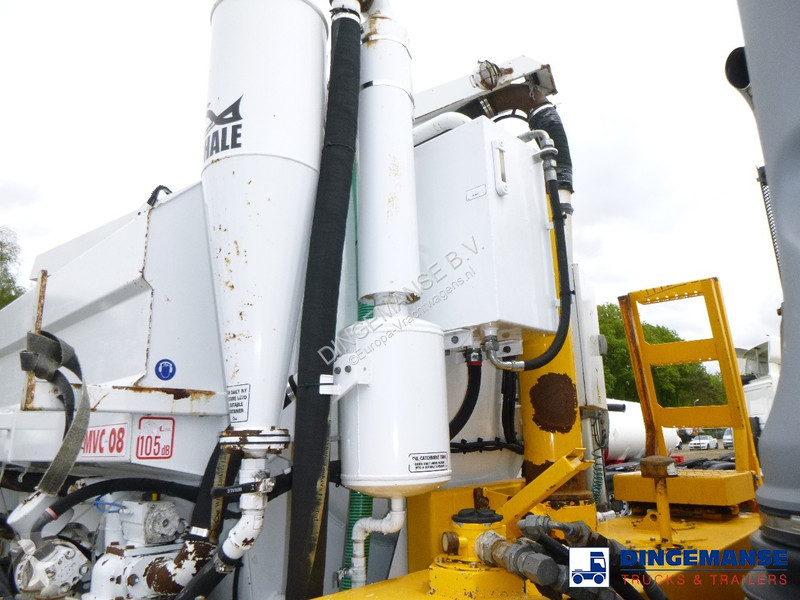 Lastbil Mercedes 1824 4x2 RHD Whale vacuum tank...