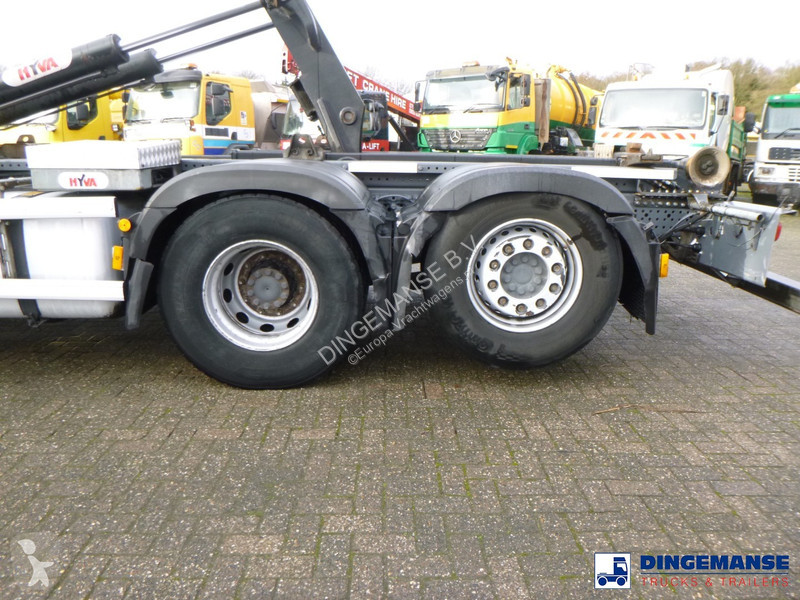 Vrachtwagen Mercedes 2843 6x2 Hyva container...