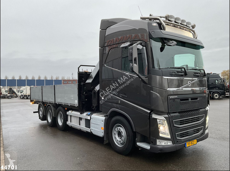 Kamion Volvo 8x4 Euro 6 Hiab 37 Tonmeter laadkraan