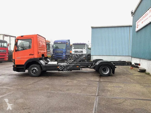 Camion Mercedes 823L DAY CAB (6-CILINDER) 4x2...