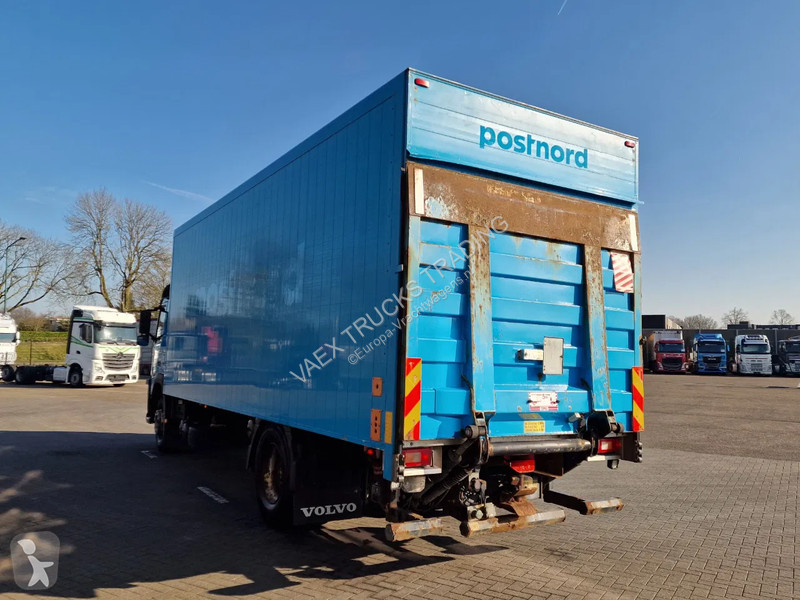 Kamion Volvo 4x2 - Box - Loadlift - Full air -...