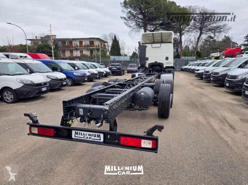 Kamion Iveco 260D36 CABINA CORTA 2017 PASSO 5700