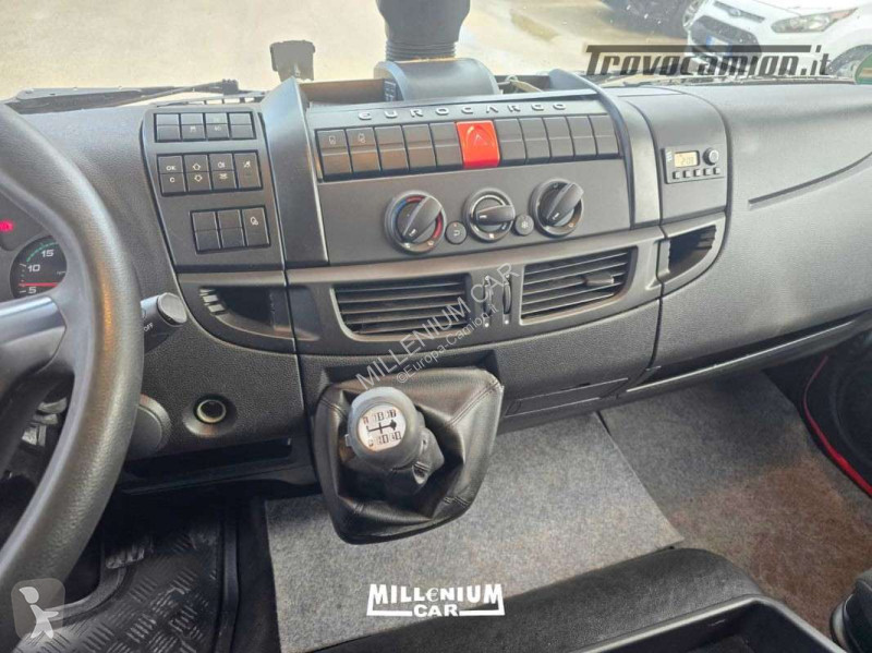 Kamion Iveco 120E22 FURGONE 7,70 KM 180000 2018