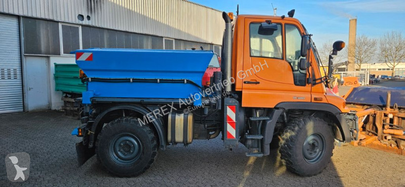 Gemeentevoertuig Unimog Winterdienst