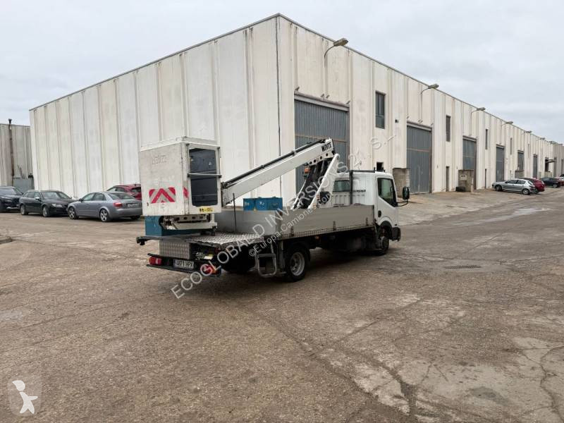 Camion Nissan NT400