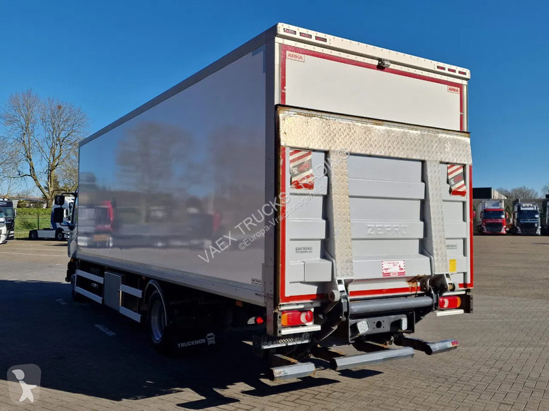 Kamion Volvo FL 250 4x2 Box truck, loading...
