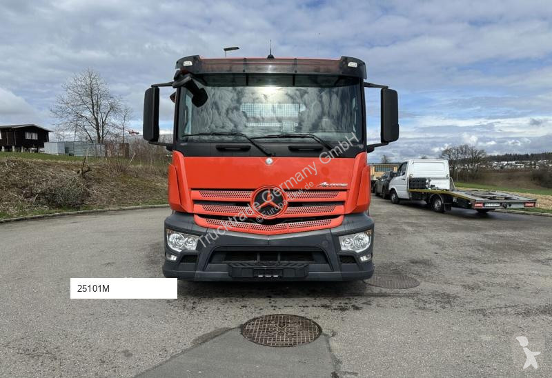 Kamion Mercedes 1832