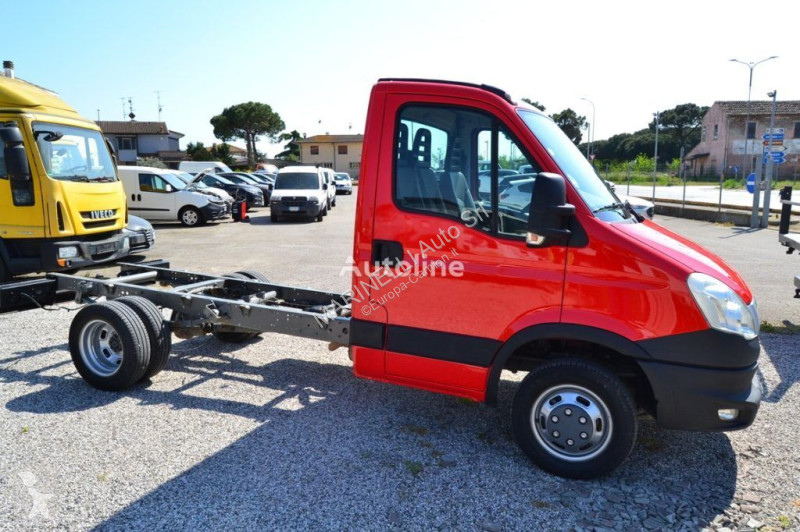 عربة نفعية Iveco 35C13 BTor 2.3 HPT TELAIO PARI...