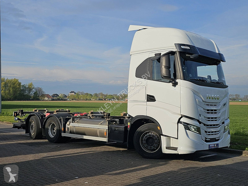 Camião Iveco AS260S46 LNG INT. STEERAXLE
