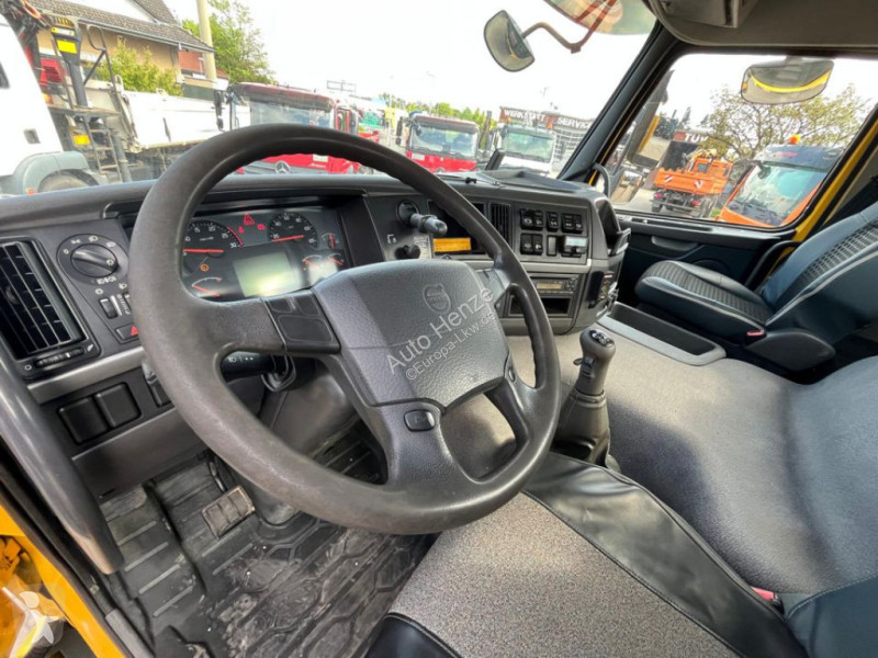 Camion Volvo FM 330 4x4 Pritsche Kran...