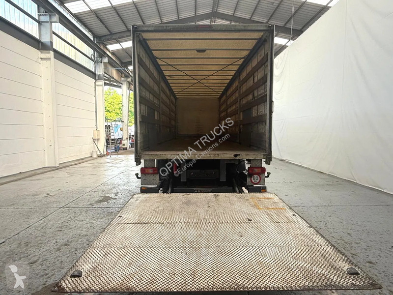 Kamion Volvo 330 / Essieu relevable et...