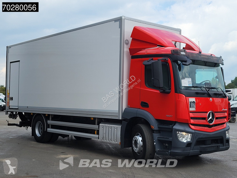 Vrachtwagen Mercedes 1827 4X2 19tonner 2000kg...