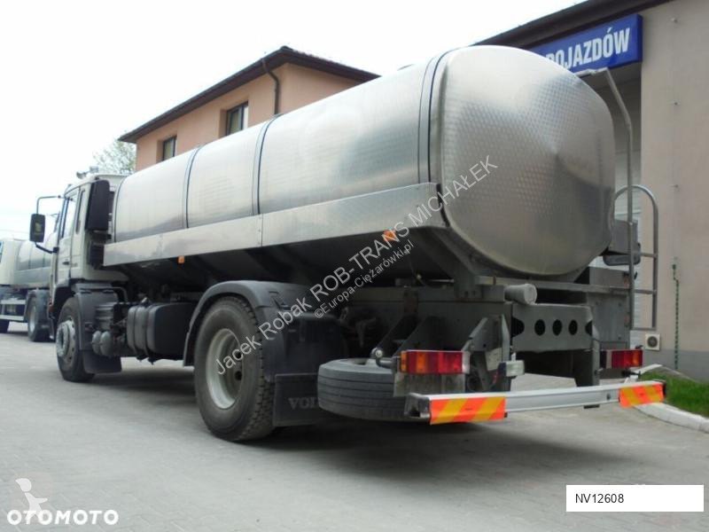 Camión Volvo FL220