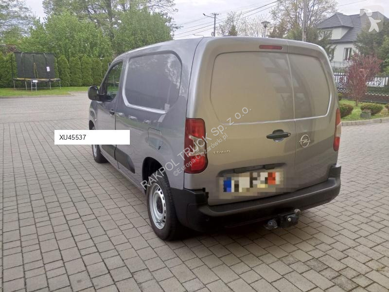Autoutilitară Opel